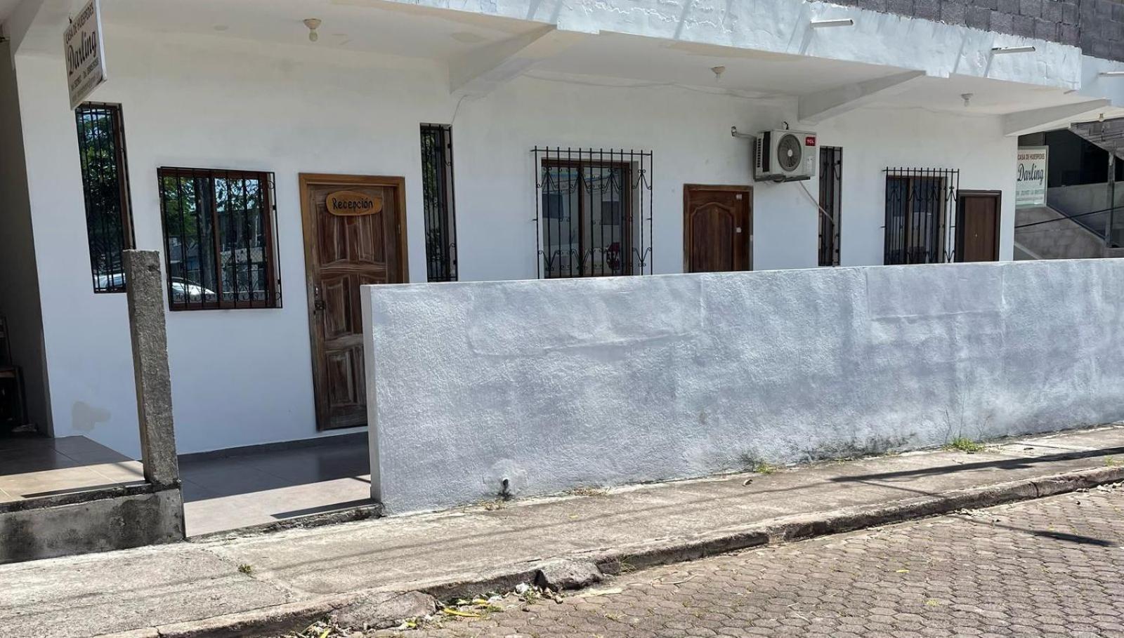 Casa De Huespedes "Darling" Hotel Puerto Baquerizo Moreno Exterior photo